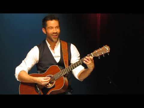 Emmanuel Moire - Chanson inédite à la guitare + refrain Mon Essentiel - Lyon, 13 décembre 2013