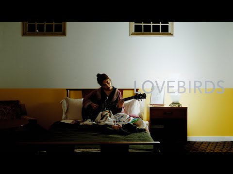 LOVEBIRDS のサムネイル