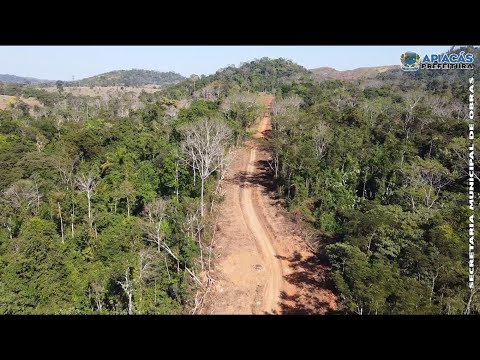 Secretaria de obras esta realizando manutenção na Estrada da Fazenda Ivone