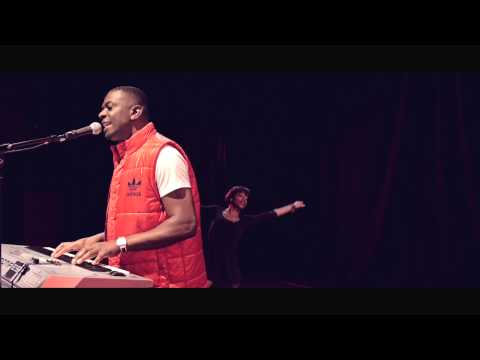 Bizzi Dixon - Kiss from a Rose (Performance Video)