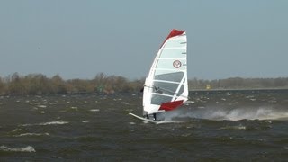 preview picture of video 'Windsurfing - Windsurfen Strand Horst , Wind ZW 6 - 8 BFt. 18-04-2013'