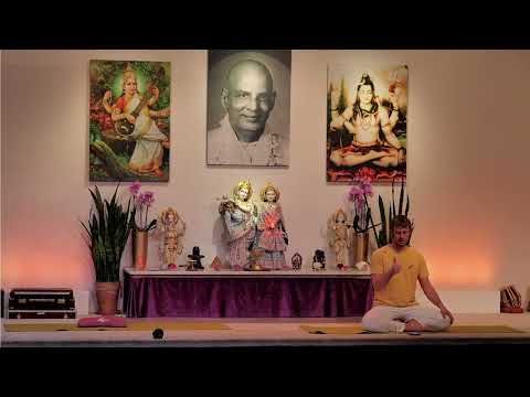 Ankommens-Yogastunde "Mittelstufe" mit Adrian  - Yoga Vidya Live, 19.03.2023, 16:30 Uhr