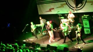 The BOOMTOWN RATS live in Dublin:Having my picture