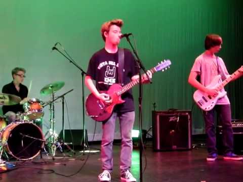 THREE STAGES 2012: Pilgirm- When I Come Around