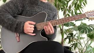 That is some super human strumming/finger picking.（00:00:11 - 00:00:19） - I Play the Coolest Guitar