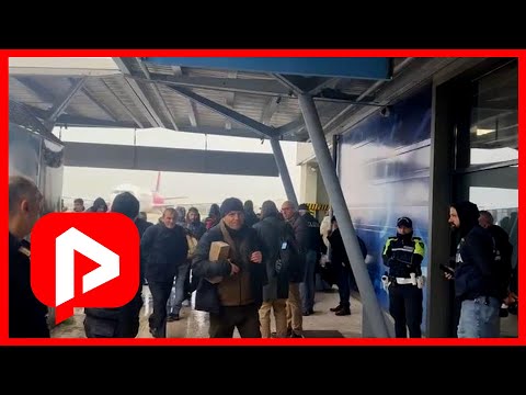Wizz Air devijon 2 fluturime nga Italia në Tiranë; pasagjerët thyejnë portat
