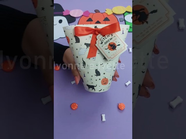 Vídeo relacionado con PARTY GO 125 piezas de vajilla de fiesta de Halloween, platos de papel rojo de Halloween y servilletas, vasos, pajitas, vajilla de fiesta, suministros desechables para decoraciones de Halloween, sirve