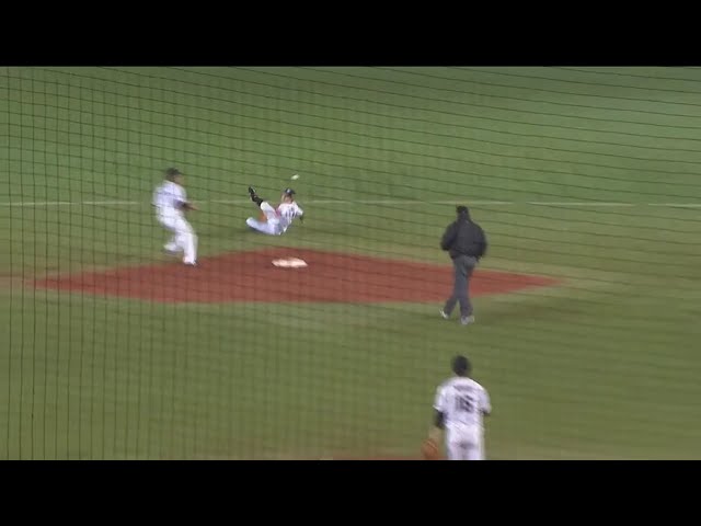 【7回表】マリーンズ・鈴木が華麗なグラブトスでエースを援護!! 2017/5/26 M-Bs