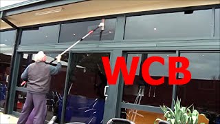 preview picture of video 'NEW POLE TECHNIQUE TO CLEAN WINDOWS'