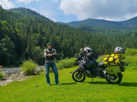 Mic-dejun lângă motor pe malul Bistriței - Drumul Național 17 B