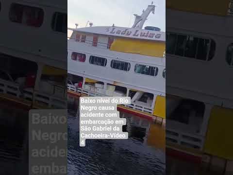 Baixo nível do Rio Negro causa acidente com embarcação em São Gabriel da Cachoeira-Vídeo 4