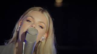 Download lagu Rolling in the Deep - Adele (Cover by Davina Michelle) mp3