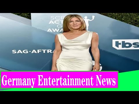 Jennifer Aniston congratulates her Object Of My Affection co star Paul Rudd on being named Sexiest M