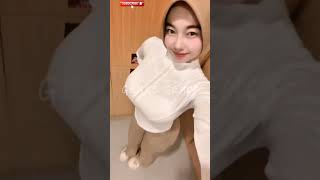 Download lagu #hijabehaya #dance #tiktok #tante #legging #modelhijaber #apem #trendingshorts #shortvideo mp3