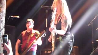 Lita Ford Kiss Me Deadly @Trees Dallas 10/05/14 Live