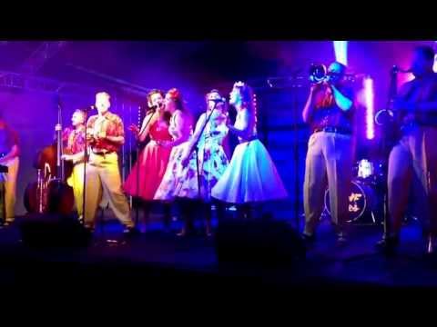 Satin Dollz - Bring Me Sunshine at Windsor Racecourse with the Jive Aces