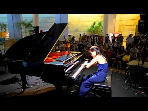 Sueli Tang plays Taras Yachshenko's Waltz Nocturne for Piano