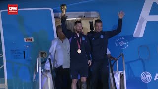 Download lagu Momen Lionel Messi dkk Disambut Fans Saat Tiba di Buenos Aires mp3