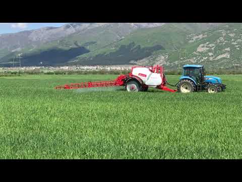 Пролетно третиране на пшеница с пръскачка Agromehanika - AGS 3000 EN/HP + щанга 21 m HP в с. Дъбене