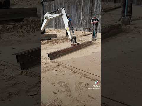 Bobcat e19 - ściąganie plantu - łata brukarska #paving #brukarzyoutube #brukarstwo #shorts