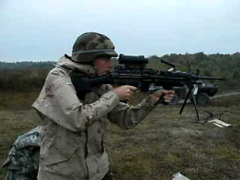 croatian soldier shooting with m249