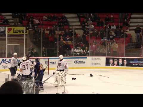Ryan Reaves vs Jake Taylor