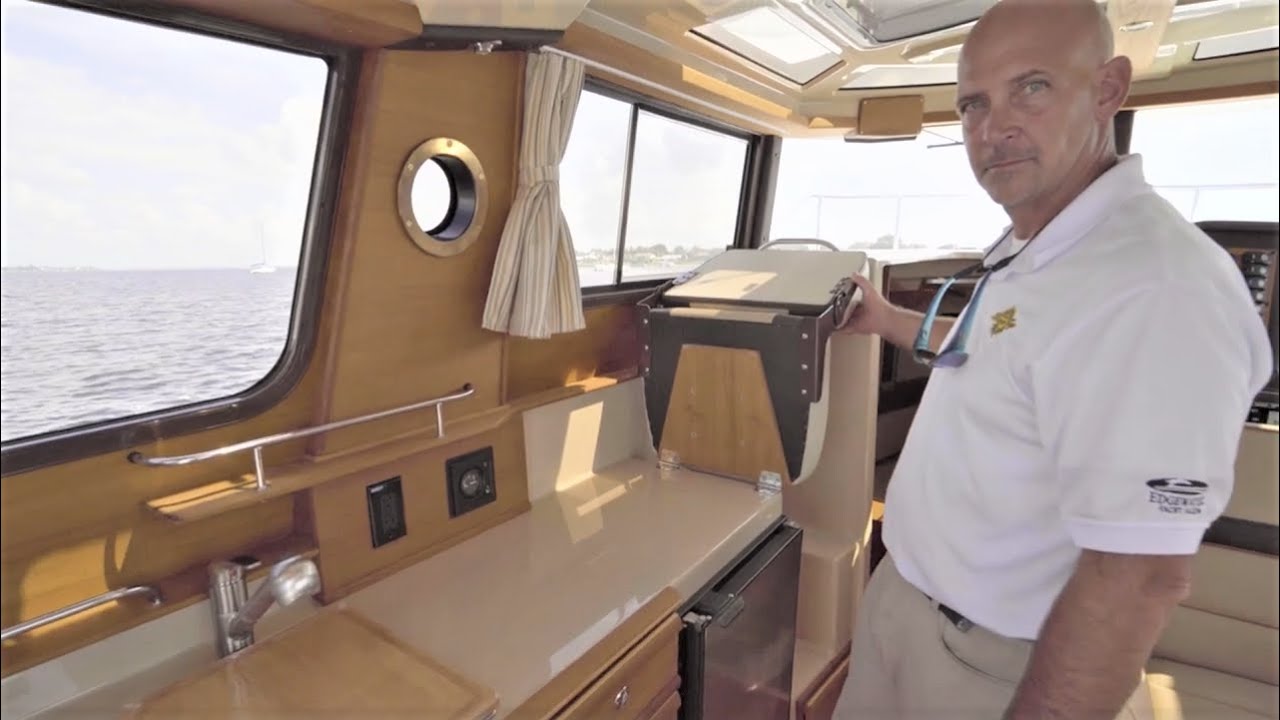 Ranger Tugs R-27 Outboard Tour