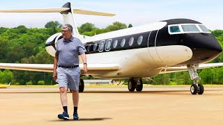 Download lagu How The Richest CEOs Travel (2) mp3