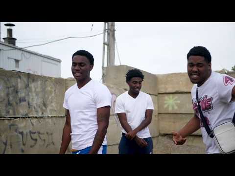 T RED - RIDING ROUND