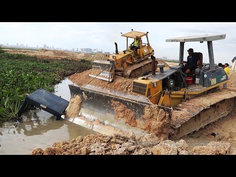 អាប៉ុលរុញដីធ្លាក់ក្នុងទឹកជ្រៅ | Bulldozer Accident Sink Underwater Recovery By Bulldozer & Excavator