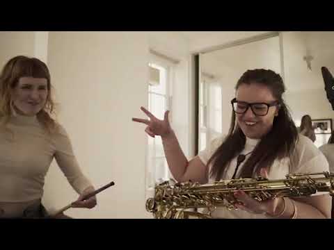 London Roaming Band SHE Roams - AliveNetwork.com