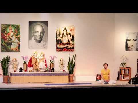 Yogastunde Mittelstufe "Ankommensstunde" mit Nitya - Yoga Vidya Live, 15.05.22, 16:30 Uhr