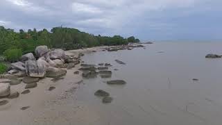 preview picture of video 'Pantai Batu Perahu Bangka Selatan'