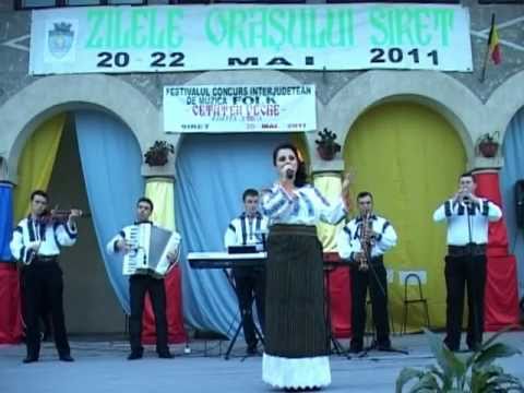 Ionela Enache - Hora Gospodarilor (Grupul "Junii Bucovinei" la Zilele Orasului Siret 2011)