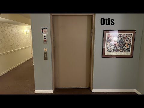 Otis Hydraulic Elevator in an Apartment Building in St. Louis, MO