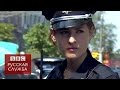 Женщина на службе в украинской полиции - BBC Russian 
