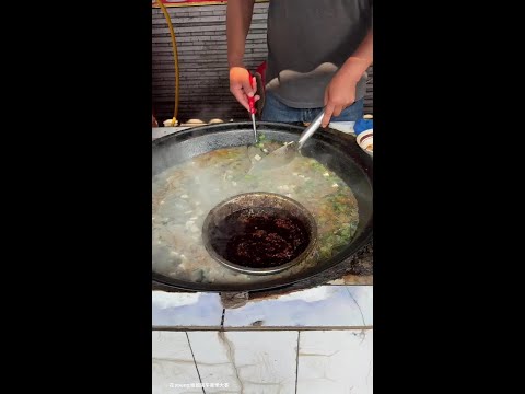 河南安阳早上吃扁粉菜，7元一碗，加一份油饼，来点辣椒油，真香 #花young姐姐房车美学大赛 @房车生活家#原创视频 #美食 #民间传统美食 #我的乡村生活