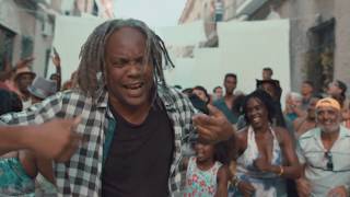 Sábanas Blancas Music Video