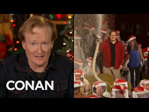 アンディは観客の段ボールの切り抜きに雪を降らせる - CONAN on TBSのコナン (Andy Lets It Snow On The Cardboard Cutouts In The Audience - CONAN on TBS)