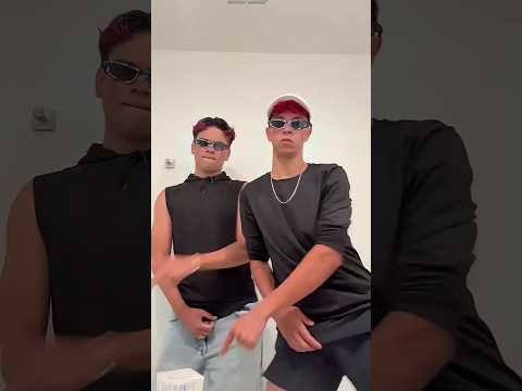 LEOZINHO E ROBSON CHAMOU NO PASSINHO NINGUÉM SEGURA🔥😜😎 #emillyvickof #leozinn077 #robsonabreu#foryou