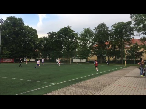 10.05 JM Auto Team (białe) - Old Boys (bordowe)