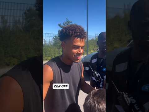 Désiré Doué stops to delight the young fans 🔴🔵 #shorts #football #france #psg #doué