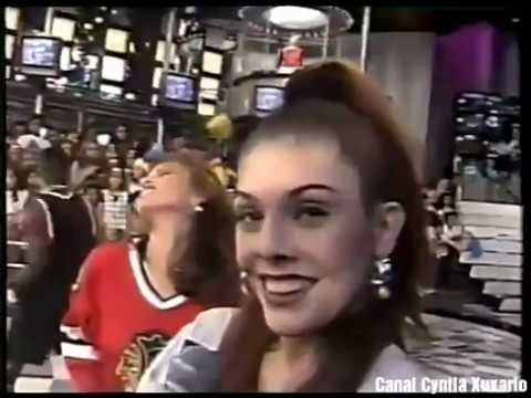 Xuxa apresenta o Grupo americano "GILLETE" cantando "Short dick man"no "XUXA HITS"