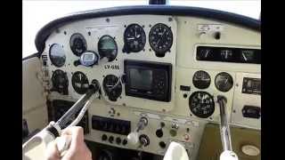 preview picture of video 'VOLANDO EN CHASCOMUS SOBRE NUBES! C-172 GSL! Adriano DB.'