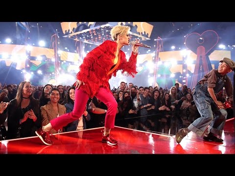 Katy Perry - Chained To The Rhythm ft. Skip Marley (iHeartRadio Awards 2017)