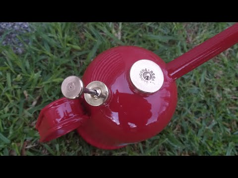 RESTORATION OF A OLD REGA 032 1 PINT OIL CAN 1940s to 1950s. (45TH TOOL ON THE WALL)