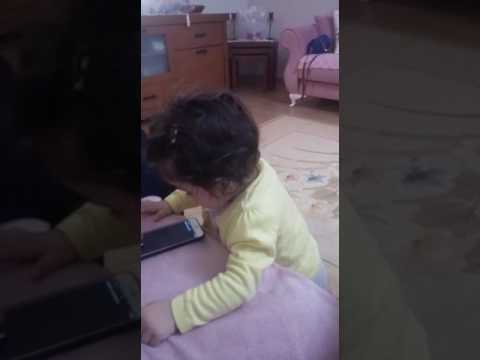 Hey siri - with a little girl. (Siri'nin Azra Zeynep ile imtihanı)