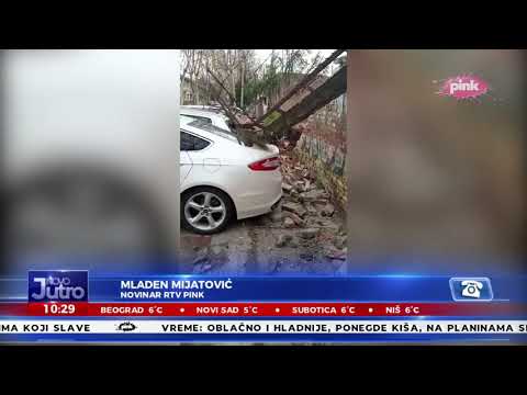 JEZIVA SCENA U BEOGRADU: Pao zid poznatog stadiona i uništio automobile!