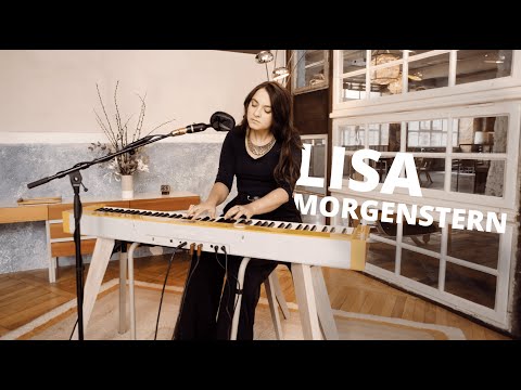 Lisa Morgenstern performs "Glass" on the PX-S7000