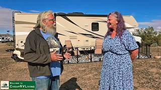 FULL-TIME RV Living at 62 — FEAR Didn’t Stop Her!全职房车生活在62岁——恐惧并没有阻止她！